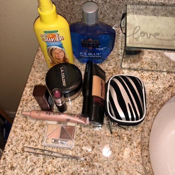 Makeup/accessories bundle - Picture 5 of 5